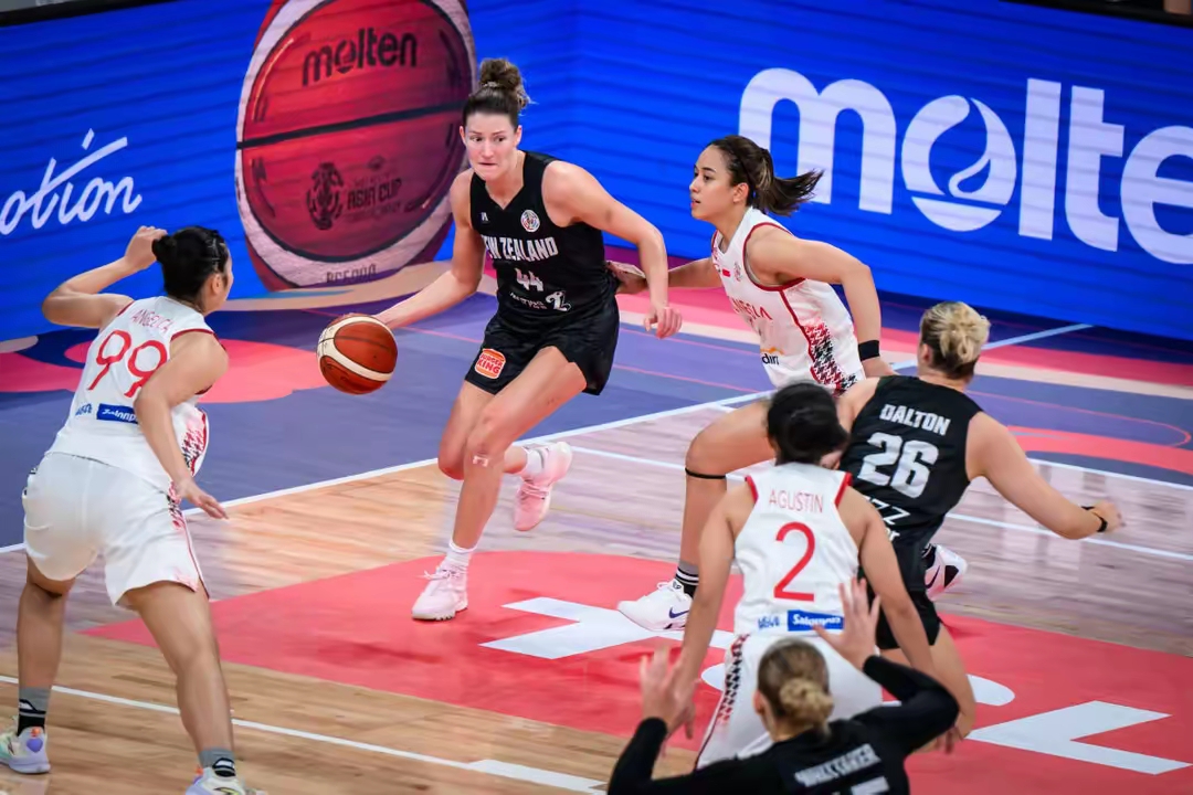 国际比赛日体能课后;亚特兰大手感冰凉备战CBA常规赛;引发热议;更衣室氛围转暖 国际比赛日体能课后;亚特兰大手感冰凉备战CBA常规赛;引发热议;更衣室氛围转暖