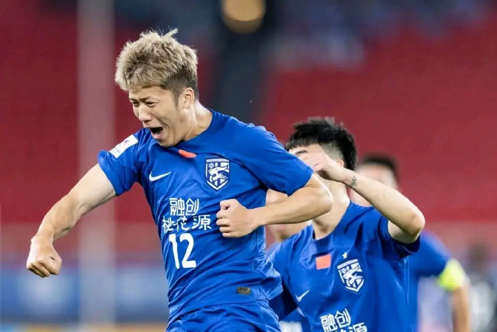 描写齐步正步训练的句子 描写齐步正步训练的句子