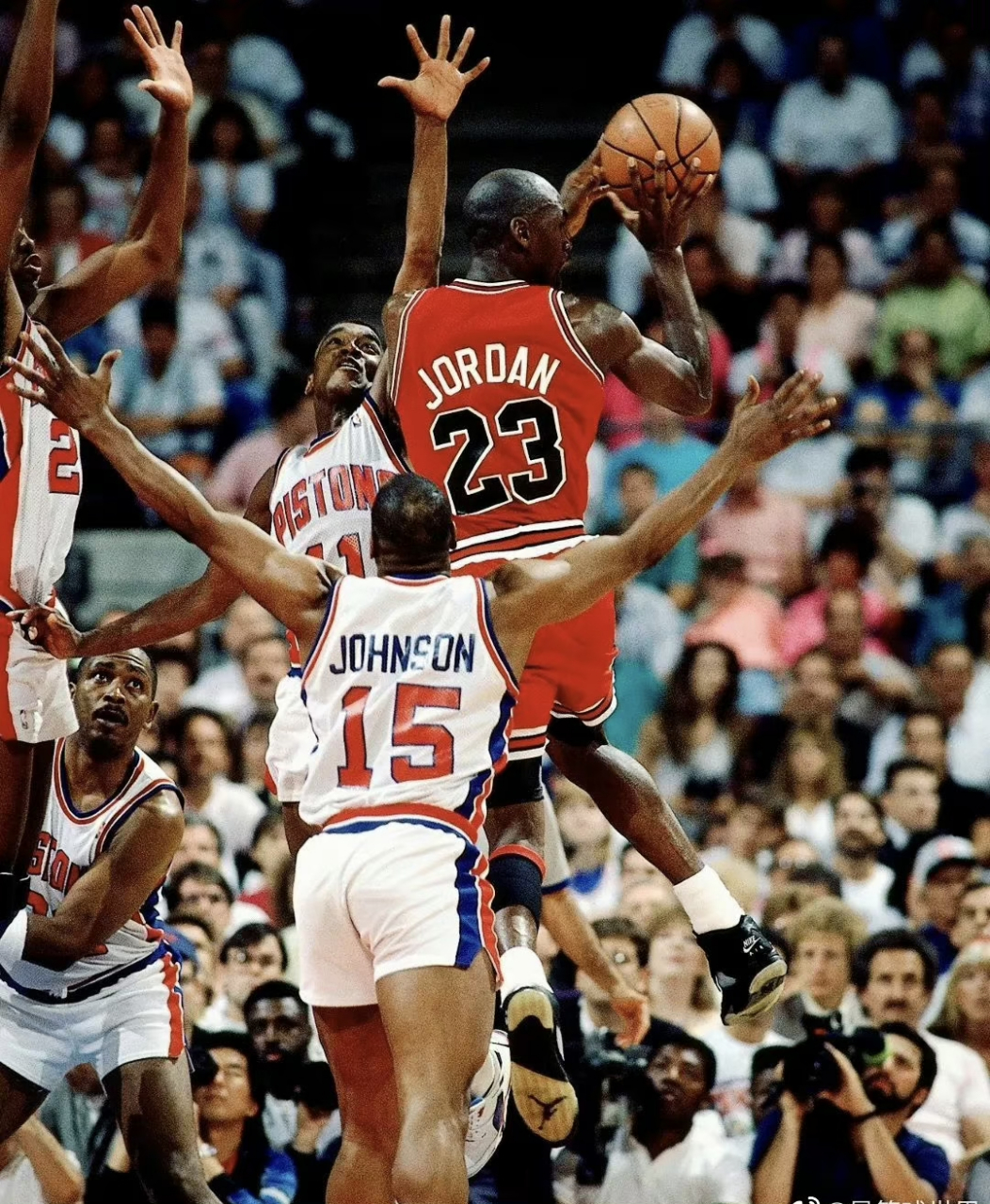 关于关键时刻底特律活塞绝杀压哨：欧超杯节点到来，媒体盛赞，数据趋势出现新变化的信息