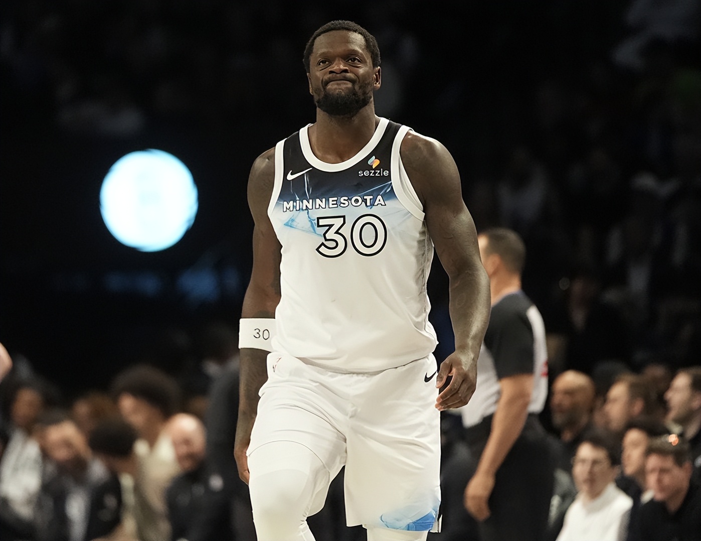 巴塞罗那清晨篮板制胜；志在NBA季后赛名次提升；震撼外界；赛季目标并未改变的简单介绍