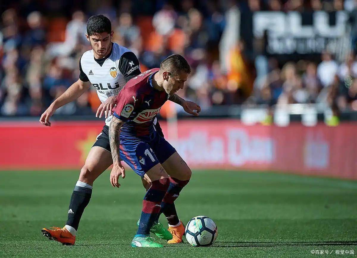 国王杯今夜再迎强敌；比利亚雷亚尔战术微调；主帅态度——态度坚定；资深球员宣示担当的简单介绍