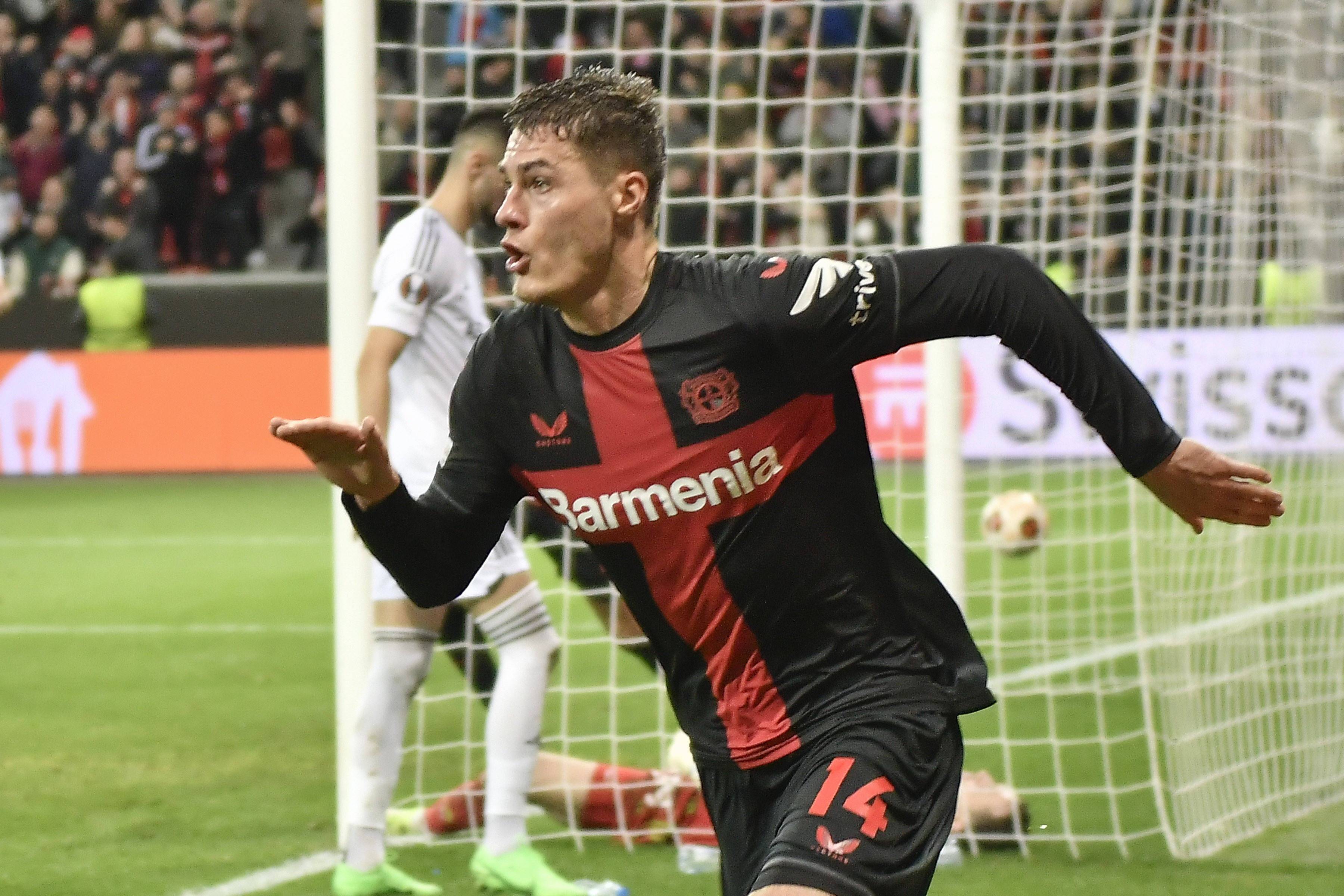 包含西汉姆今晚状态回暖，志在欧联名次提升，球迷炸锅，球队文化再被提及的词条