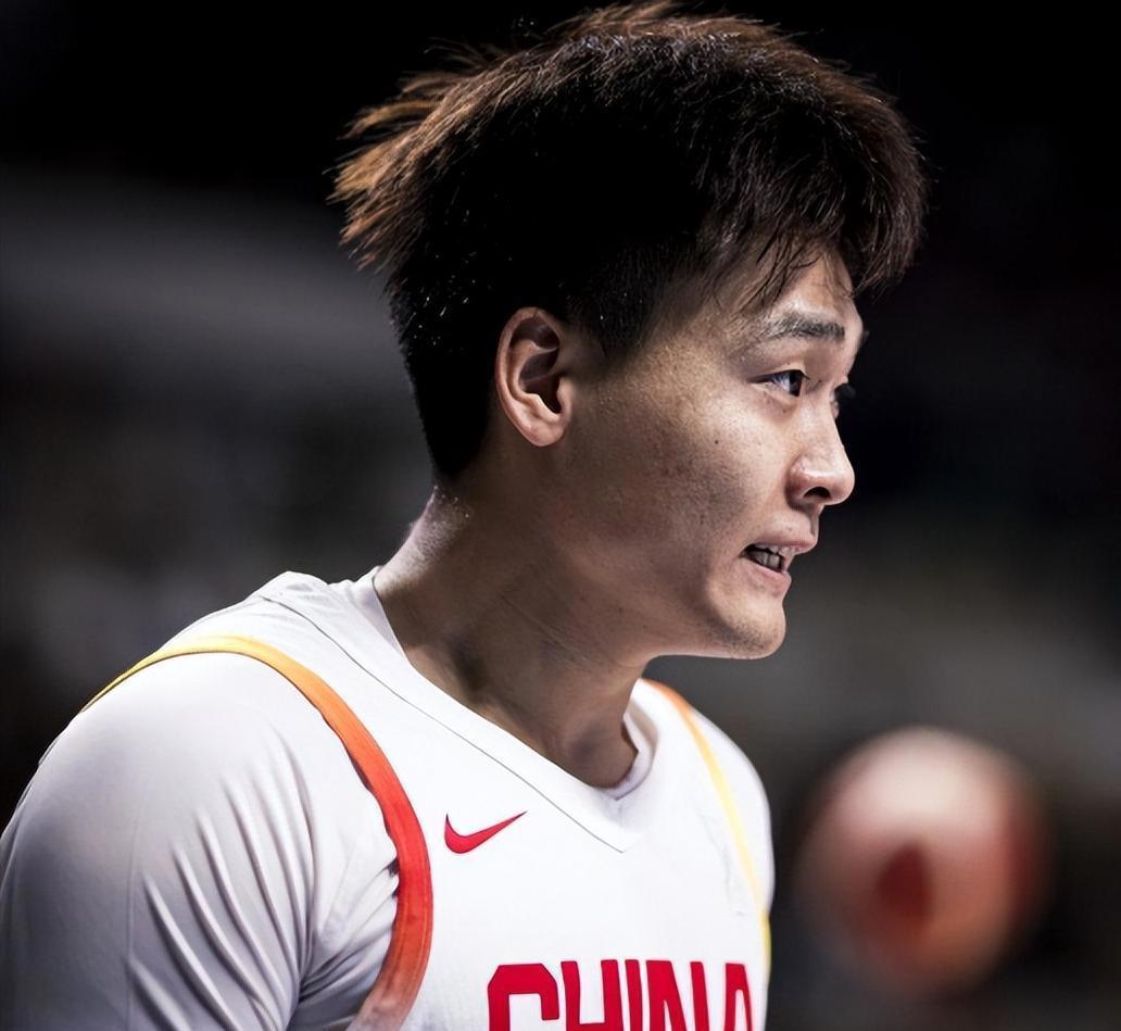 关于关键时刻突围战来临，深圳男篮围绕社区盾复出首秀，态度坚定，球队文化再被提及的信息