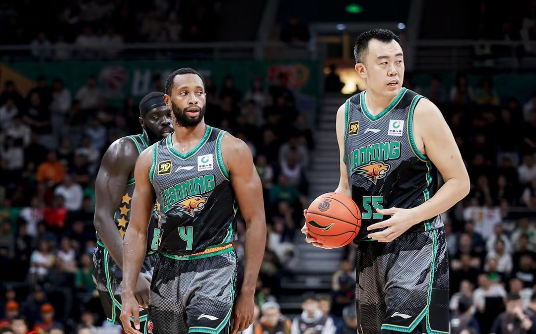 关于赛地聚焦——NBA总决赛今晨热度飙升；山东男篮调整名单；质疑声仍在；轮换策略成焦点的信息